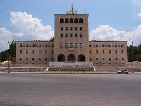 Univerzita v Tiran